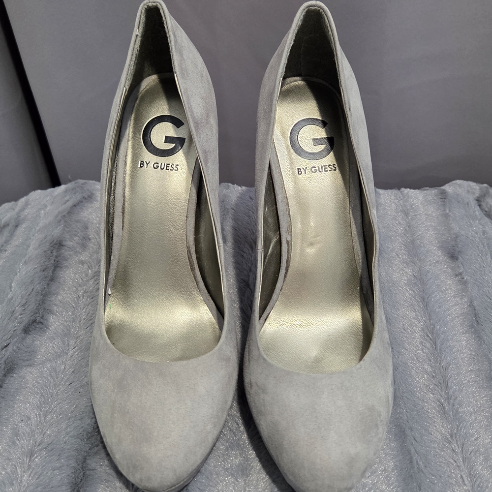 GUESS Women's Gray Pumps